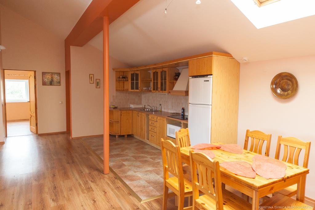 Apartamenti Alto & Ko Apartman Jūrkalne Szoba fotó